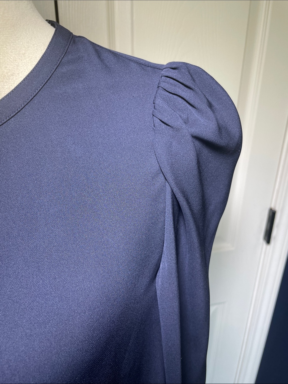 NWT Theory Silk Navy Button-Front Puff-Sleeve Ruched Blouse Size Large - Picture 3 of 10